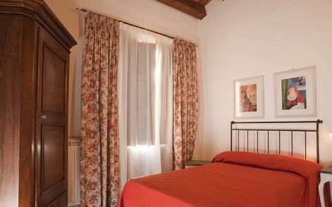 Villa dello Zingaro: Möbel, Interior Design, Wand, Schlafzimmer, Bett, Bettdecke, Flooring, Fussboden, Textil, Linens