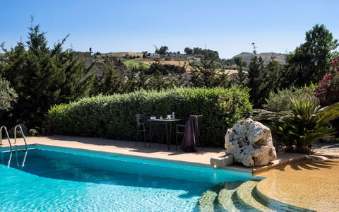 Villa dello Zingaro: Blau, Schwimmbad, Resort, Garten, Eco Hotel, Landscaping, Schatten, Hinterhof, Water Feature