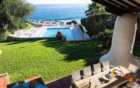Villa Luna Blu: Blau, Schwimmbad, Resort, Freizeit, Eco Hotel, Gartenmöbel, Sonnenliege, Meer, Urlaub, Schatten