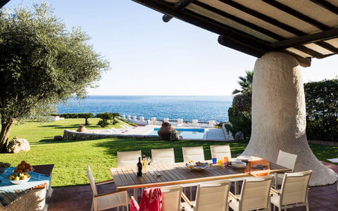 Villa Luna Blu: Blau, Möbel, Gartenmöbel, Meer, Schatten, Resort, Küste, Ozean, Freizeit, Eco Hotel