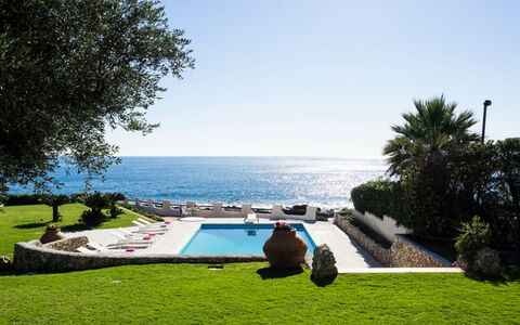 Villa Luna Blu: Blau, Meer, Schwimmbad, Freizeit, Küste, Ozean, Urlaub, Resort, Gartenmöbel, Tropen