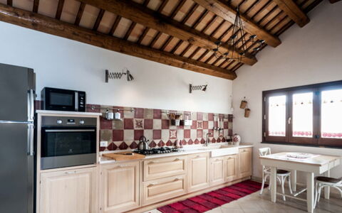 Villa Eroica: Interior Design, Küche, Flooring, Möbel, Holz, Fussboden, Decke, Countertop, Cabinetry, Küchengerät