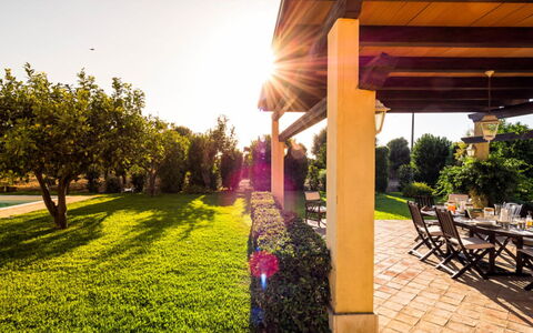 Villa del Sirio: Garten, Strauch, Grundstueck, Rasen, Schatten, Landscaping, Hinterhof, Resort, Garten