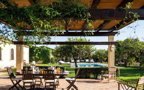 Villa del Sirio: Möbel, Gartenmöbel, Garten, Tabelle, Schatten, Tisch Im Freien, Stuhl, Resort, Hinterhof, Küche & Esszimmer Tisch