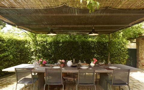 Villa del Riccio: Möbel, Tabelle, Gartenmöbel, Stuhl, Tisch Im Freien, Küche & Esszimmer Tisch, Schatten, Hinterhof, Garten, Outdoor Struktur