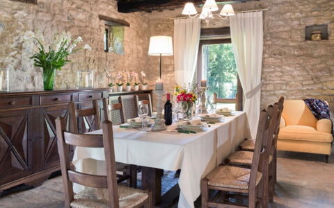 Villa Savino: Möbel, Interior Design, Tabelle, Stuhl, Holz, Flooring, Esszimmer, Küche & Esszimmer Tisch, Zimmer, Beleuchtung