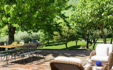 Villa Savino: Möbel, Gartenmöbel, Tabelle, Stuhl, Tisch Im Freien, Schatten, Garten, Küche & Esszimmer Tisch, Terrasse, Landscaping