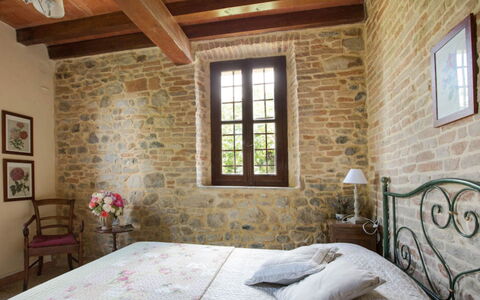 Cascina Arcangelo: Möbel, Wand, Interior Design, Holz, Decke, Flooring, Fussboden, Schlafzimmer, Zimmer, Bett