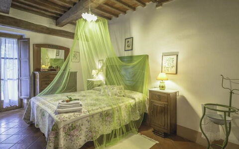Podere Contignano: Möbel, Interior Design, Decke, Schlafzimmer, Fussboden, Linens, Flooring, Bett, Beleuchtung, Zimmer
