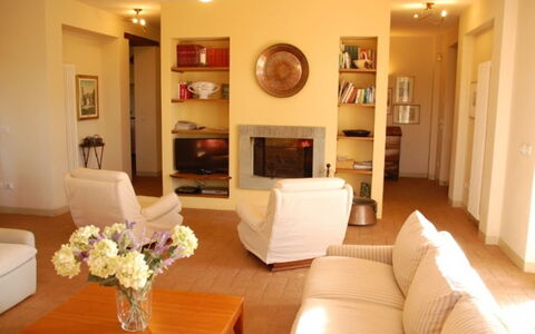 Casale Gioiello: Möbel, Interior Design, Flooring, Fussboden, Wand, Couch, Wohnzimmer, Zimmer, Holz, Decke