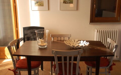 Casale Gioiello: Möbel, Flooring, Esszimmer, Tabelle, Holz, Stuhl, Küche & Esszimmer Tisch, Interior Design, Fussboden, Braun