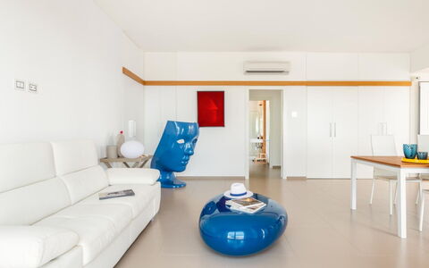 Villa delle Palme: Interior Design, Möbel, Flooring, Fussboden, Holz, Decke, Wohnung, Zimmer, Wohnzimmer, Beleuchtung