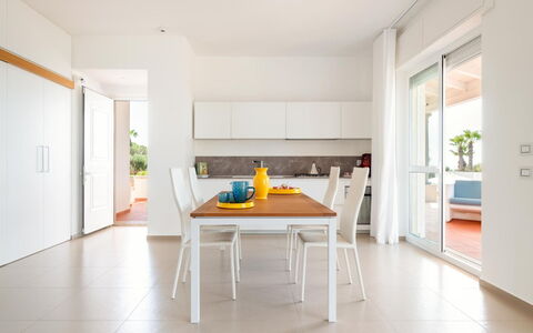 Villa delle Palme: Möbel, Flooring, Interior Design, Fussboden, Holz, Tabelle, Stuhl, Küche & Esszimmer Tisch, Esszimmer, Zuhause
