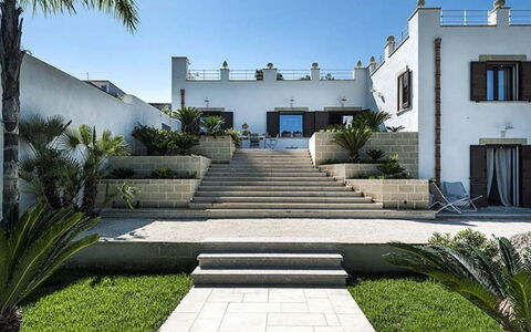 Villa della Laguna: Urban Design, Treppe, Estate, Beton, Schatten, Garten, Landscaping, Hof, Blumentopf, Hazienda