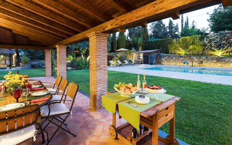 Villa Etna: Möbel, Tabelle, Stuhl, Resort, Interior Design, Gartenmöbel, Küche & Esszimmer Tisch, Schwimmbad, Tisch Im Freien, Garten