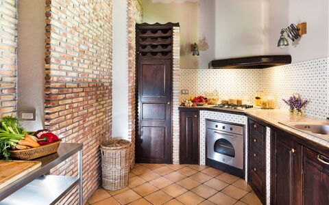 Villa Etna: Interior Design, Flooring, Möbel, Küche, Fussboden, Küchengerät, Countertop, Holz, Decke, Major Appliance
