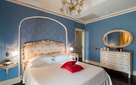 Villa del Drago: Schlafzimmer, Bett, Möbel, Interior Design, Bettdecke, Bedding, Decke, Textil, Linens, Zimmer