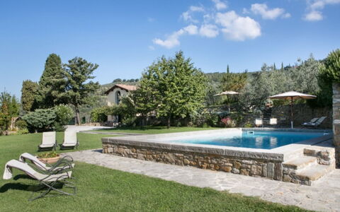 Villa Bel Monte: Schwimmbad, Gartenmöbel, Estate, Garten, Resort, Hazienda, Schatten, Landscaping, Hinterhof, Eco Hotel
