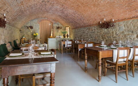 Villa Bel Monte: Möbel, Tabelle, Interior Design, Stuhl, Küche & Esszimmer Tisch, Geschirr, Restaurant, Decke, Esszimmer, Dishware