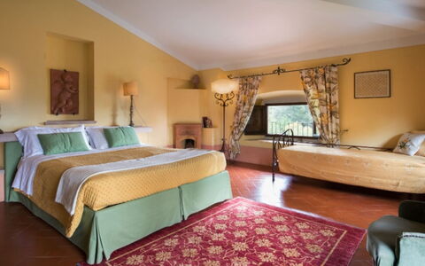 Villa Bel Monte: Möbel, Interior Design, Flooring, Zimmer, Decke, Tabelle, Fussboden, Textil, Stuhl, Beleuchtung