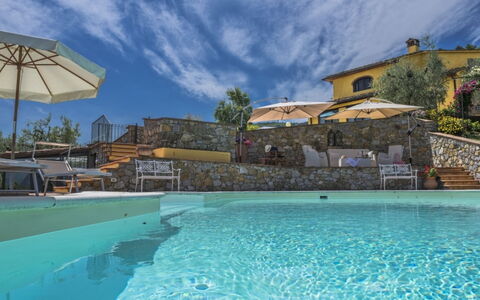 Villa Lucente: Schwimmbad, Estate, Resort, Hazienda, Villa, Eco Hotel, Water Feature, Gartenmöbel, Ferienort, Landscaping