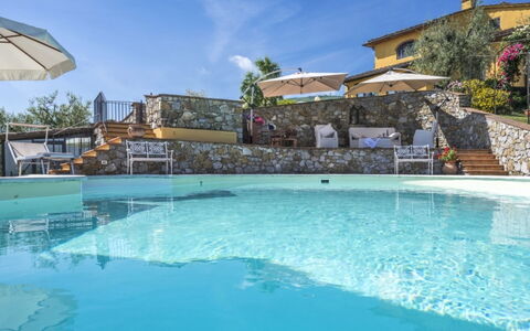 Villa Lucente: Schwimmbad, Resort, Eco Hotel, Gartenmöbel, Villa, Hazienda, Estate, Ferienort, Hotel, Landscaping