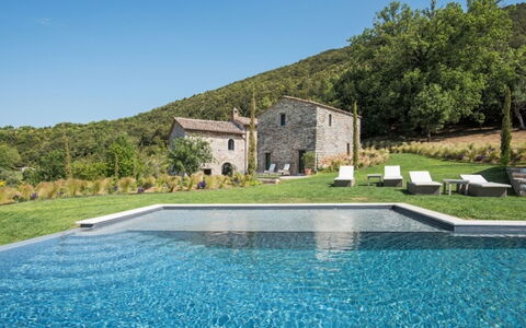 Villa Piuma: Schwimmbad, Landscaping, Estate, Water Feature, Resort, Bauernhaus