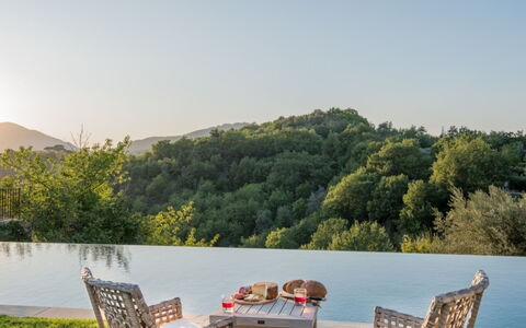 Villa Ugo: Natürliche Landschaft, Hügel, Bergstation, Gebirge, Gartenmöbel, Garten, Stuhl, Eco Hotel, Senke, Landscaping