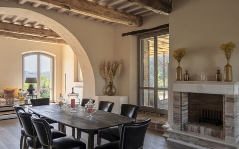 Villa Ugo: Möbel, Interior Design, Wand, Flooring, Holz, Stuhl, Tabelle, Küche & Esszimmer Tisch, Fussboden, Esszimmer