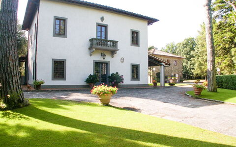 Villa Antonella: Zuhause, Estate, Garten, Rasen, Landscaping, Garten, Auffahrt, Bauernhaus, Villa, Hazienda