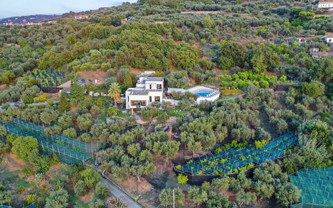 Villa Liliana: Wohngebiet, Landschaft, Vogelperspektive, Luftaufnahmen, Estate, Vorort, Plantage, Eco Hotel, Villa