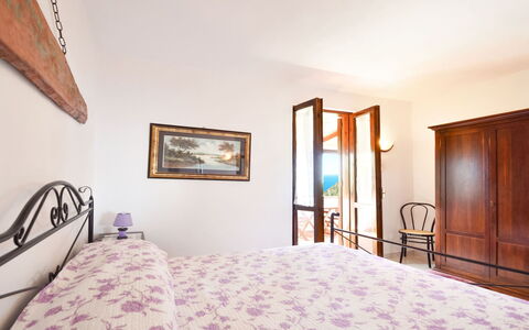 Villa Campanella: Möbel, Schlafzimmer, Bett, Interior Design, Bedding, Bettrahmen, Fussboden, Bettdecke, Flooring, Decke