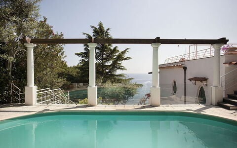Villa Nerano: Verbundwerkstoff, Säule, Geländer, Schatten, Schwimmbad, Outdoor Struktur, Balkon, Baluster, Treppe