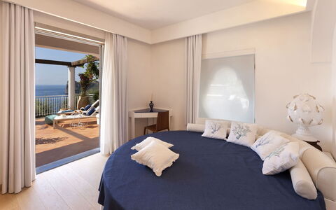 Villa Nerano: Möbel, Interior Design, Bett, Schlafzimmer, Flooring, Fussboden, Textil, Zuhause, Wohnung, Zimmer