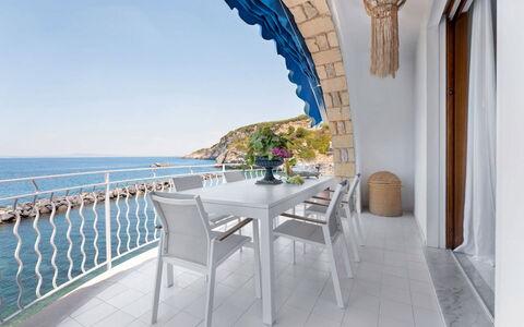 Villa Luce: Meer, Möbel, Ozean, Stuhl, Gartenmöbel, Küste, Resort, Balkon, Küche & Esszimmer Tisch, Restaurant