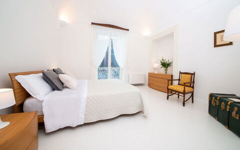 Villa Limoncello: Möbel, Interior Design, Flooring, Fussboden, Holz, Schlafzimmer, Zimmer, Bett, Decke, Textil