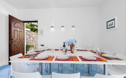 Villa Flora: Möbel, Interior Design, Tabelle, Flooring, Stuhl, Küche & Esszimmer Tisch, Fussboden, Zuhause, Zimmer, Esszimmer