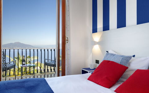 Villa Flora: Blau, Balkon, Hotel, Baluster, Linens