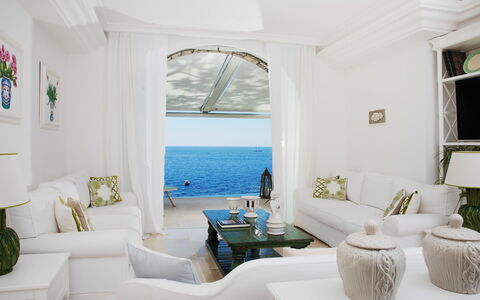 Villa Ribes: Möbel, Meer, Wohnung, Couch, Resort, Küste, Ozean, Dekokissen, Stuhl
