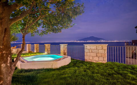 Villa Gilda: Blau, Meer, Estate, Dämmerung, Landscaping, Küste, Resort, Villa, Schwimmbad, Eco Hotel