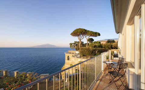 Villa Gilda: Meer, Küste, Küsten Und Ozeanische Forms, Ozean, Balkon, Ufer, Bucht, Villa, Klang
