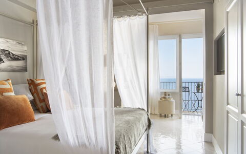 Villa Gilda: Möbel, Bett, Interior Design, Schlafzimmer, Wand, Fussboden, Bedding, Flooring, Linens, Bettdecke
