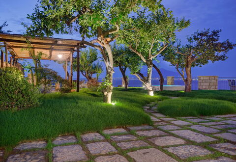 Villa Gilda: Natur, Garten, Strauch, Landschaft, Schatten, Landscaping, Rasen, Walkway, Garten