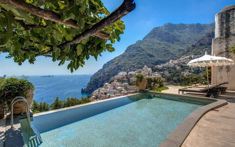 Villa Positano: Berg, Bergforms, Wasser, Hügel, Gebirge, Küste, Küsten Und Ozeanische Forms, Natürliche Landschaft, Hochland, Bergstation