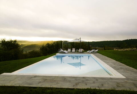 Villa Eline: Schwimmbad, Landscaping, Schatten, Resort, Gartenmöbel, Eco Hotel, Water Feature, Sonnenliege, Thermae, Immergrün