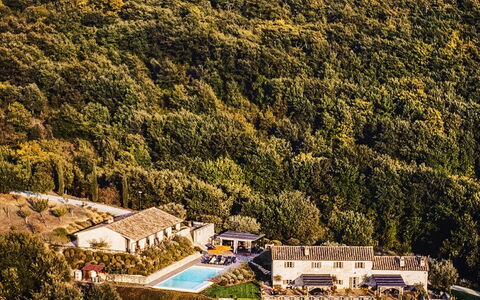 Villa Collinette: Schwimmbad, Wohngebiet, Landschaft, Estate, Resort, Menschliche Siedlung, Vogelperspektive, Eco Hotel, Luftaufnahmen, Vorort
