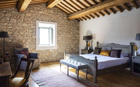 Villa Collinette: Möbel, Interior Design, Wand, Holz, Flooring, Decke, Bett, Schlafzimmer, Zimmer, Beleuchtung