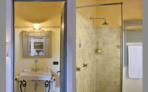 Villa Asia: Badezimmer, Armatur, Wand, Interior Design, Flooring, Zapfhahn, Beleuchtung, Installation, Light Fixture, Fussboden