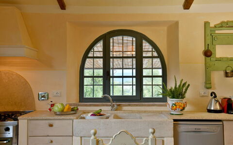 Villa Ginevra: Interior Design, Möbel, Holz, Küche, Flooring, Zuhause, Beleuchtung, Countertop, Cabinetry, Zimmer