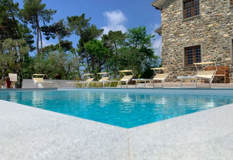 Villa Sarzana: Blau, Schwimmbad, Resort, Verbundwerkstoff, Eco Hotel, Estate, Water Feature, Schatten, Villa, Fliese